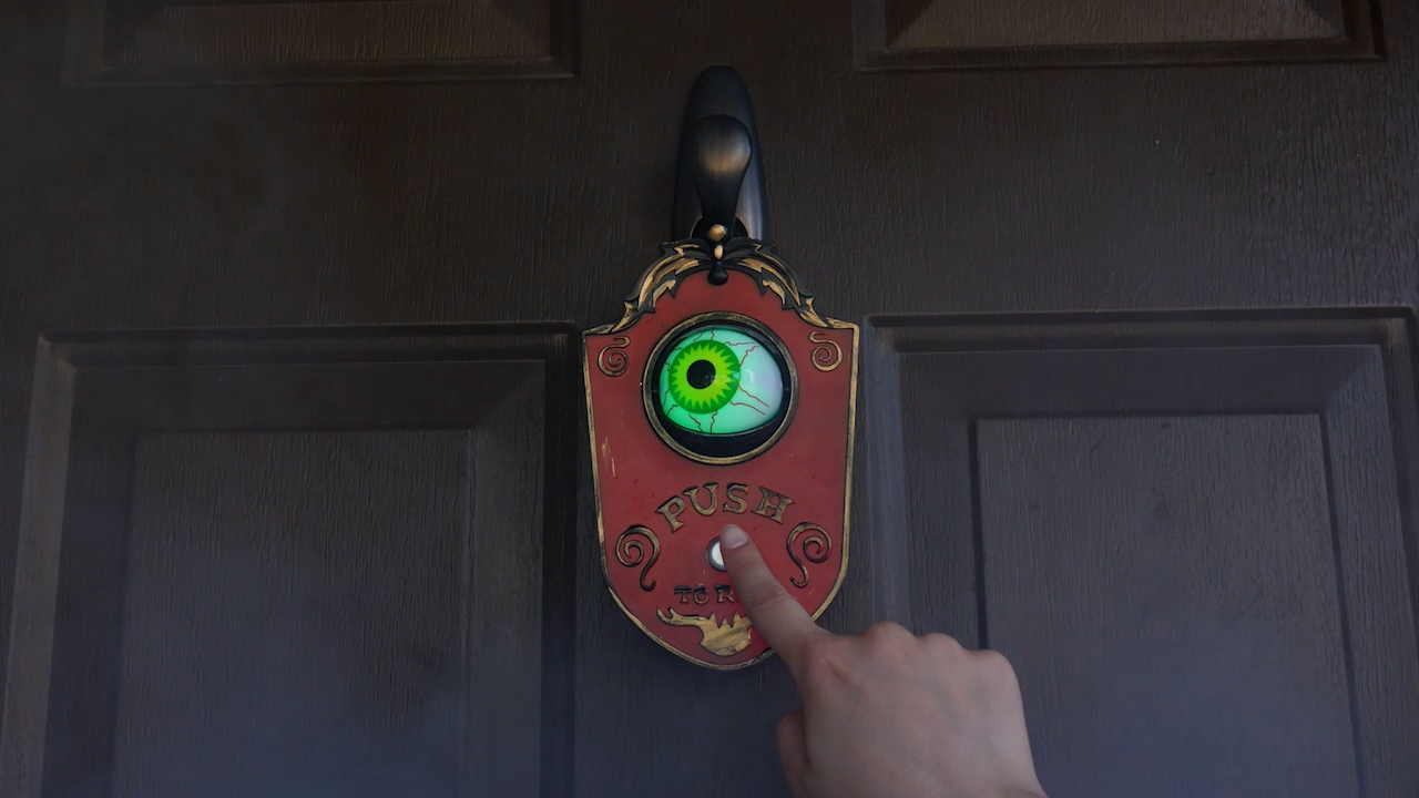 FUN4298 Hanging Doorbell With Green Light and Voice and Moving Eye